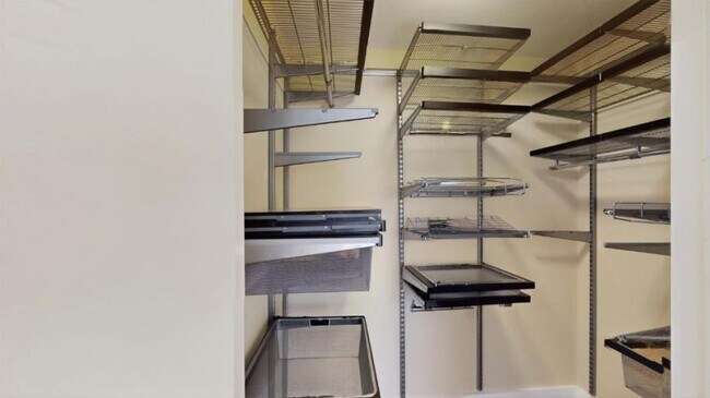 Building Photo - 1 bedroom in LONG ISLAND CITY NY 11101