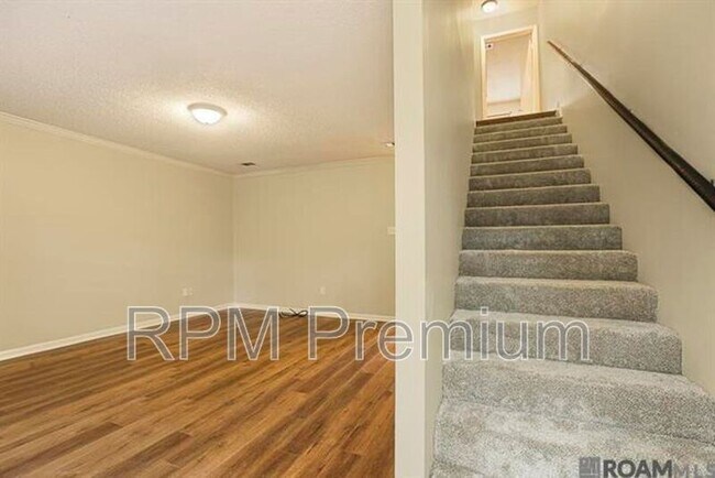 Building Photo - 4625 Parkoaks Dr