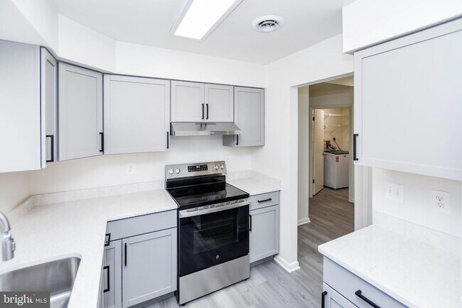 Building Photo - 4624 Governor Kent Ct