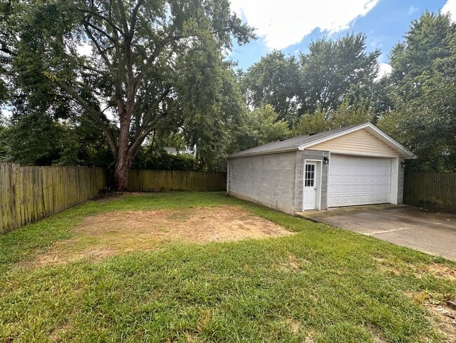 Building Photo - Renovated 5BR/2BA Bi-Level Home with Oversized 2 Car Garage For Rent!