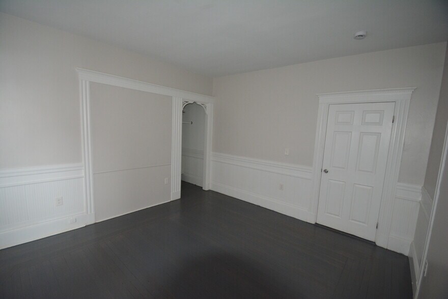 Building Photo - 31 Claybourne St