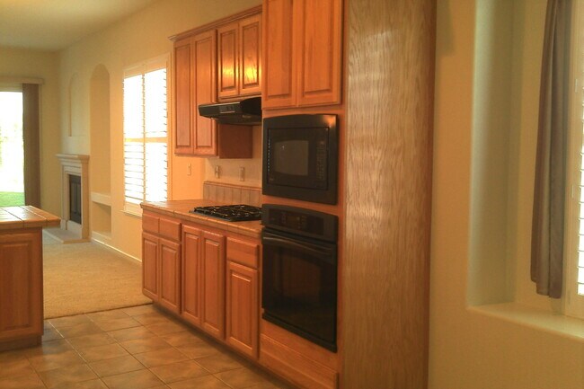 Building Photo - 6503 Kingbird Ct