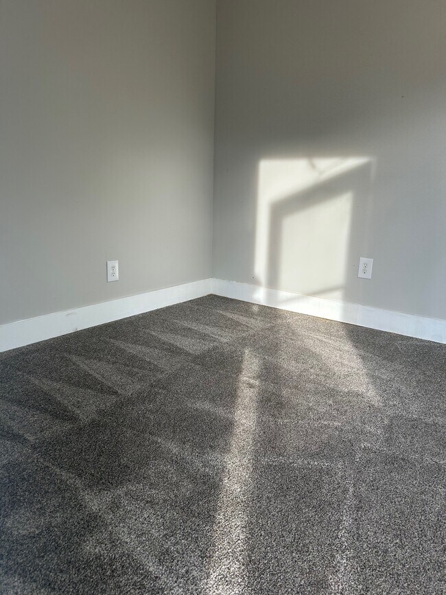 Building Photo - 129 Meachem Ave