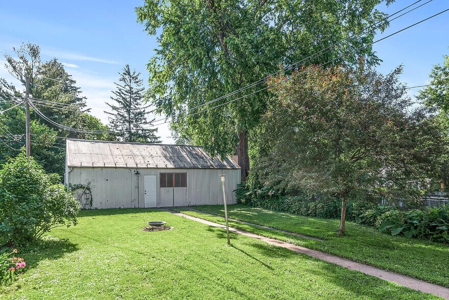 Building Photo - 2527 29th Ave S