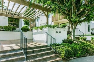 Building Photo - Bright, comfortable, and spacious one bedroom Condominium