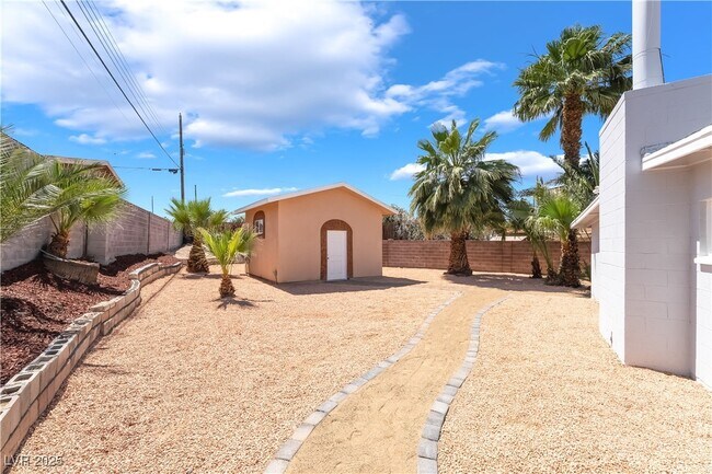 Building Photo - 2749 Del Mar Pl