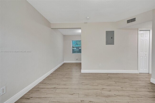 Building Photo - 429 NW 9th Ave
