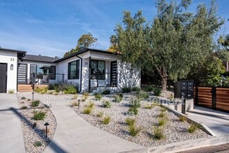 Building Photo - Live Oak 31B