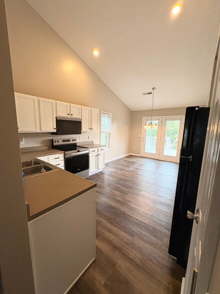 Building Photo - 10264 Knob Hill Dr