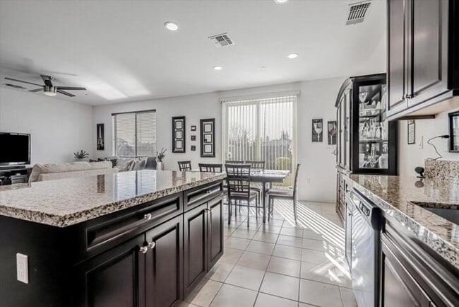 Building Photo - Gorgeous 3 Bedroom 2 Bath 2 Car Garage Sin...