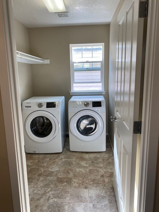 Building Photo - 64th Way House