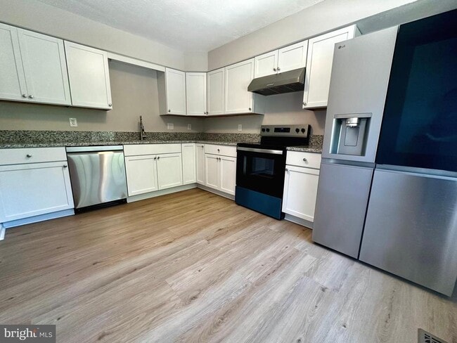 Building Photo - 404 Cabin Ct