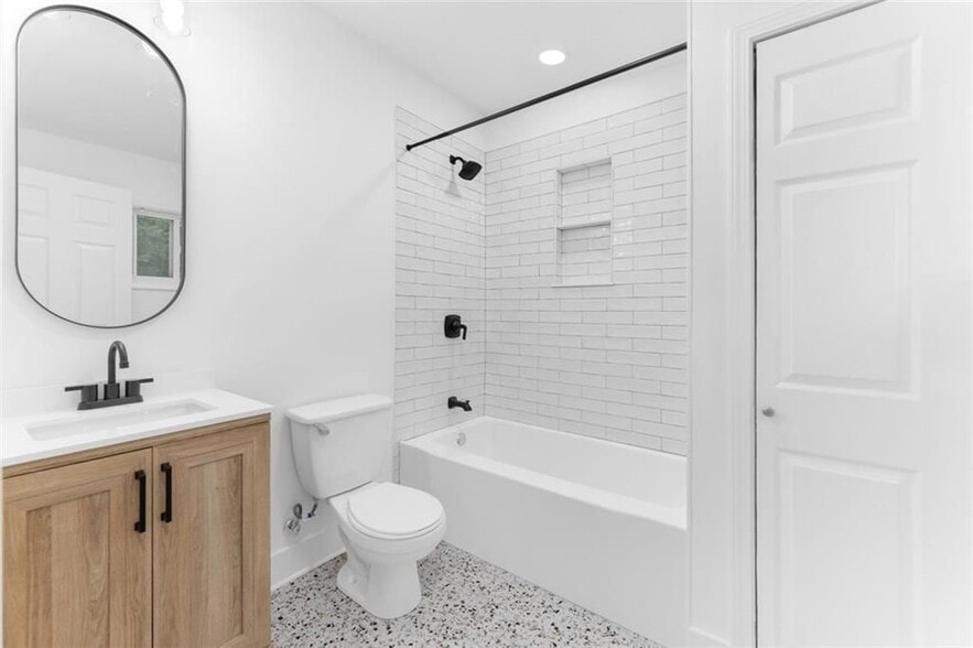 Building Photo - 487 Pasley Ave SE