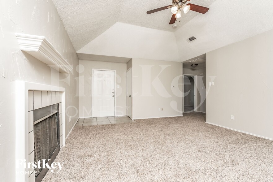 Building Photo - 606 Plainview Dr