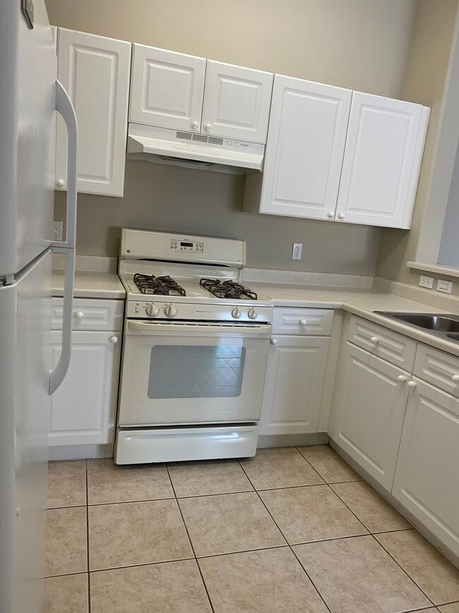 Building Photo - Remarkable totally renovated 2bed 2bath townhome is SW Las Vegas