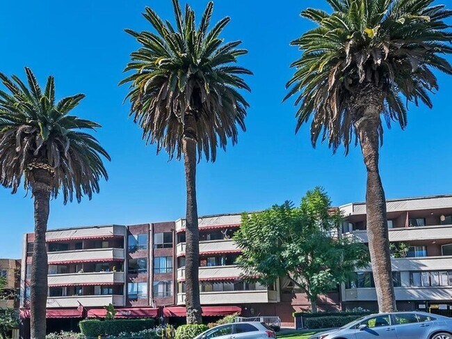 Building Photo - 1745 Camino Palmero St