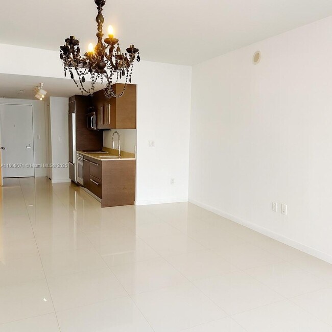 Building Photo - 475 Brickell Ave
