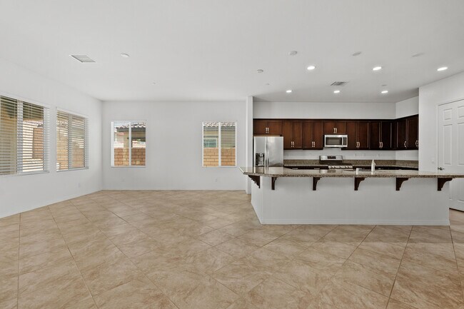 Building Photo - 43720 Vacanza Ct