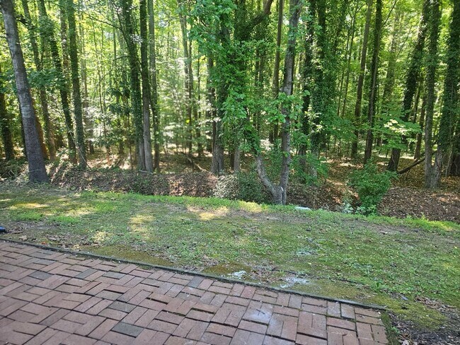 Building Photo - Lovely 2 BR 2.5 BA TH near UNC Chapel Hill! Available Now