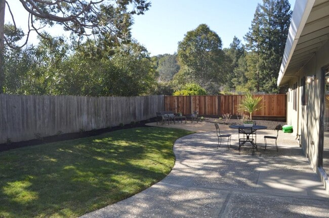 Building Photo - 119 Whitethorne Dr