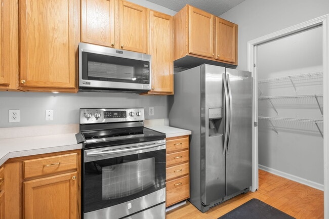 Building Photo - 3002 Greystone Pt