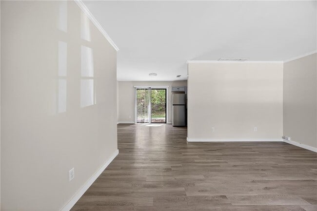 Building Photo - 6000 Mallory Rd