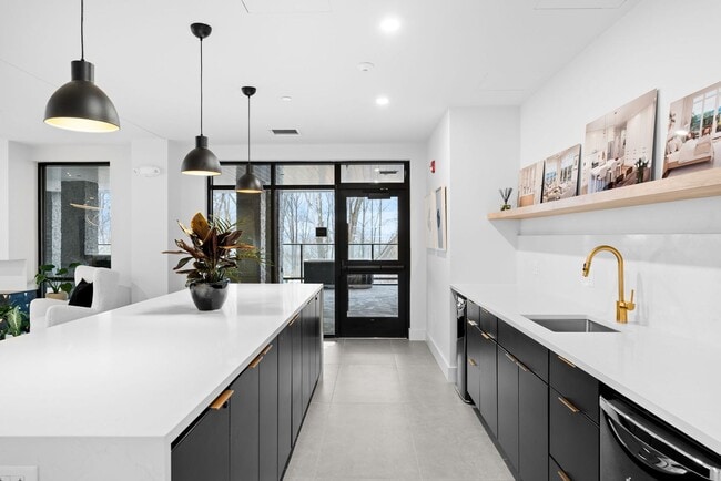 Building Photo - Modern, Light-Filled 2 Bed at One25 – Unit...