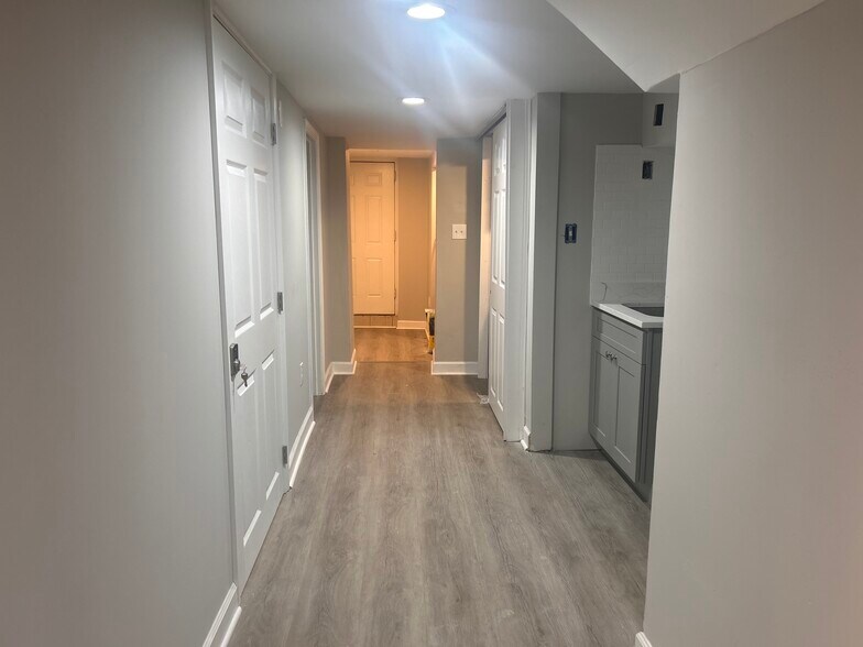 Living area - 2400 N Capitol St NW