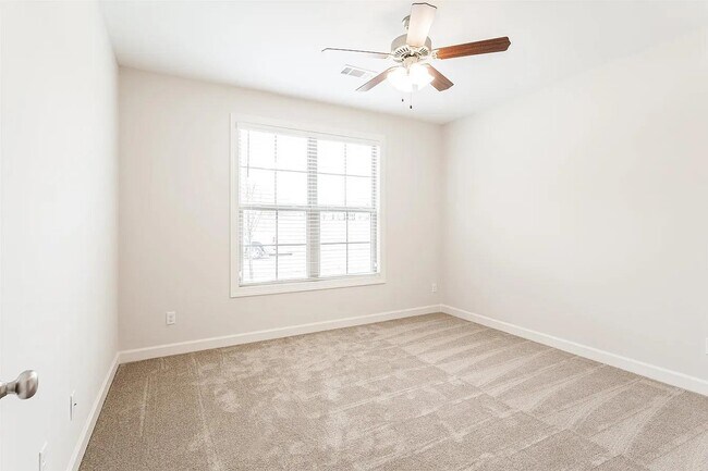 Building Photo - 499 Dogwood Valley Dr