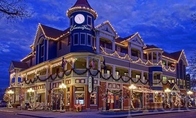 Building Photo - 11960 Meadowood Ln