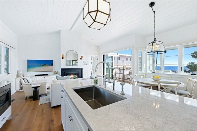 Building Photo - 360 Cliff Dr