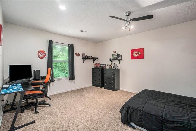 Building Photo - 1853 Chickadee Dr