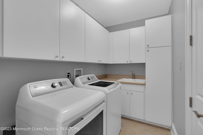 Building Photo - 131 Oval Rd