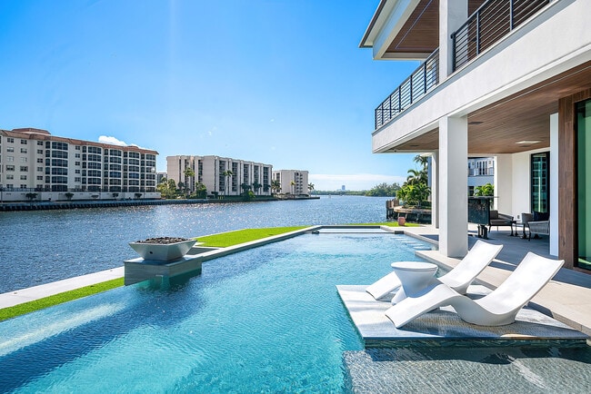 Building Photo - 2934 NE 8th Ave