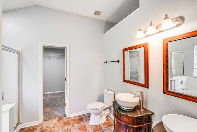 Building Photo - Beautiful 3BR/2.5BA Near Rivergate & Charl...