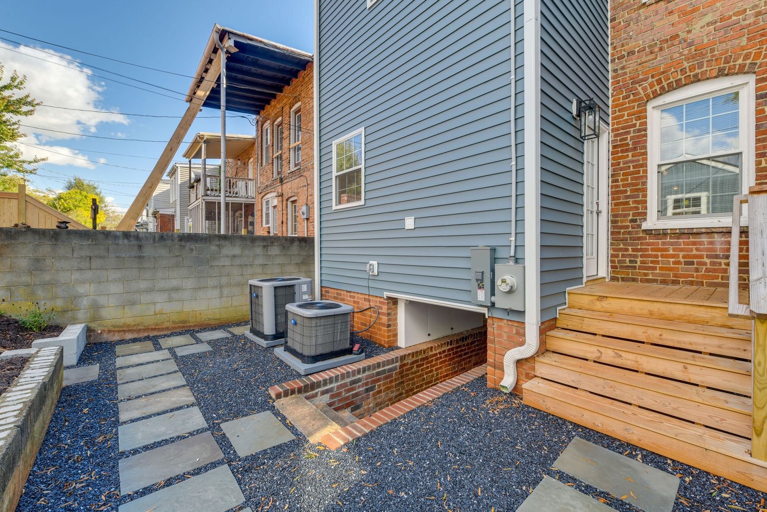 Building Photo - 2312 Rosewood Ave