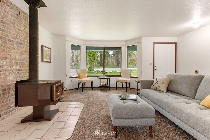 Living Room/Entrance - 15808 122nd Ave NW