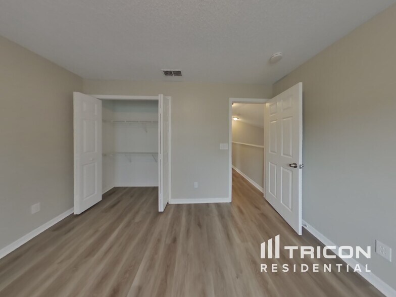 Building Photo - 1360 Holly Glen Run