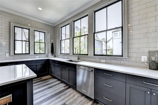 Building Photo - 2555 Brook Run