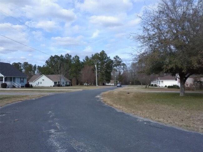 Building Photo - 611 Windcrest Dr