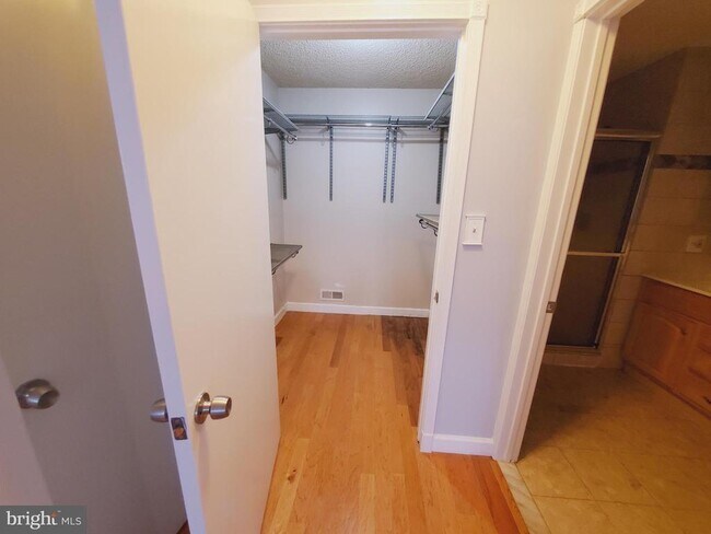 Building Photo - 48 Lehavre Ct
