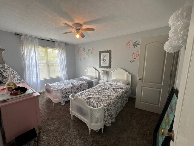 Building Photo - FOR LEASE- 4 BEDROOM FURNISHED HOME IN MT....