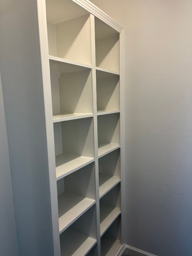 Building Photo - 6050 Sanmar Dr