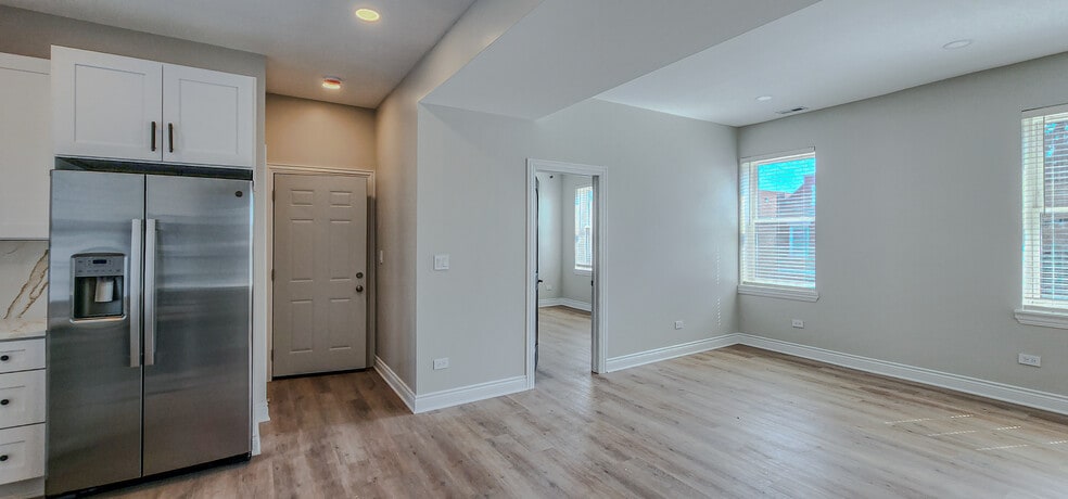 Building Photo - 2552 S Central Park Ave