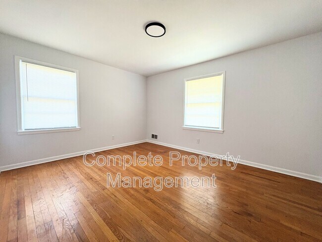 Building Photo - 2641 1st St NE