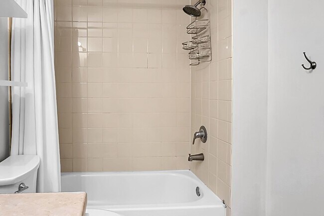 Building Photo - 278 Alexandra Dr