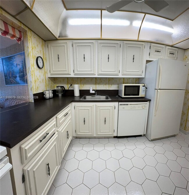 Building Photo - 701 Three Islands Boulevard