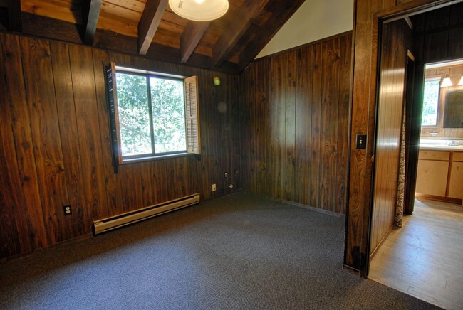 Building Photo - LONG-TERM RENTAL: Upper Floor Unit in Duplex with Washer/Dryer & Wood Stove!