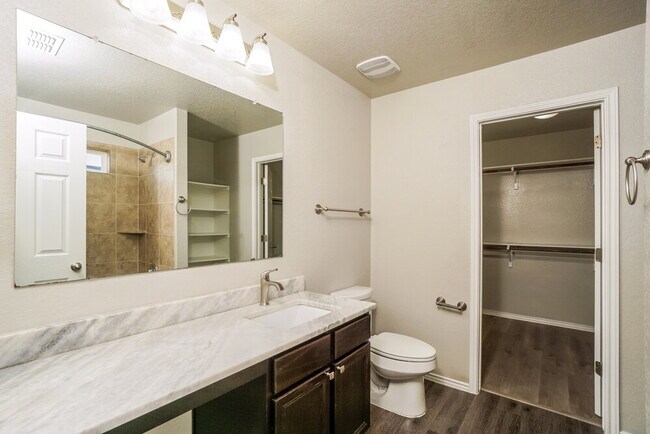 Building Photo - 6535 Davenport Bay