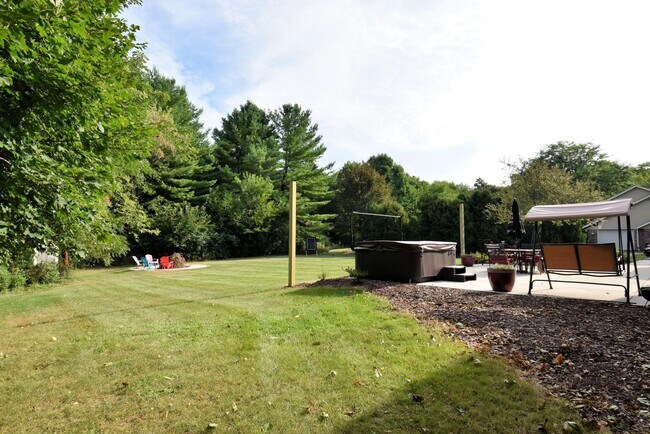 Building Photo - N63W29834 Woodfield Ct